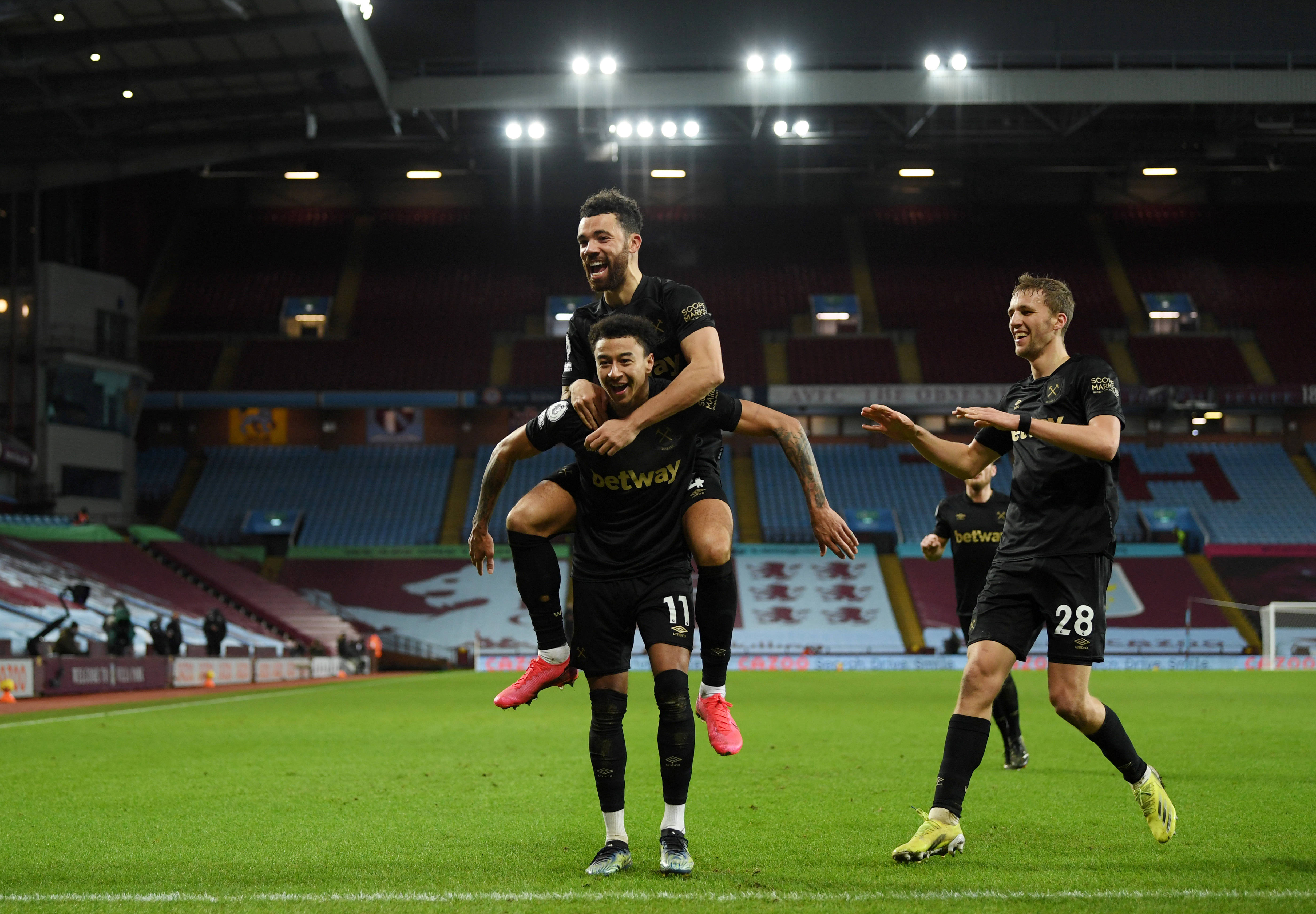 记者：韩鹏仍是泰山主帅，但俱乐部需要找个名义上的“主帅”