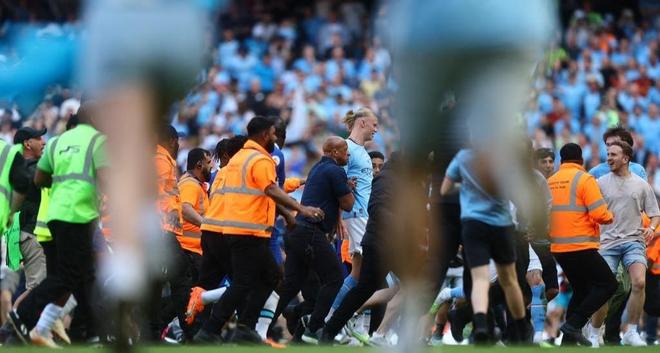 射门时致弗朗西斯重伤，田中碧被换下后立即找到加纳主帅道歉