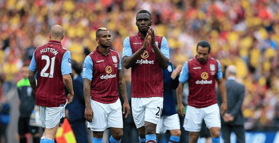 C罗被罚下后，爱尔兰一酒吧盛况：球迷鼓掌庆祝+击掌拥抱